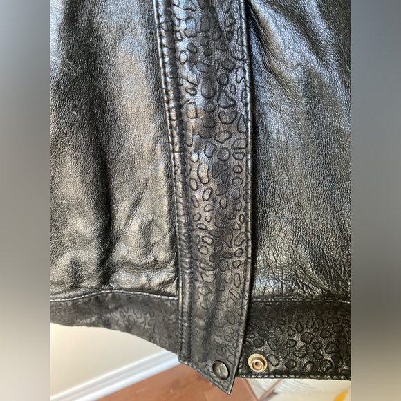 Vintage black leather batwing jacket - Picture 8 of 16